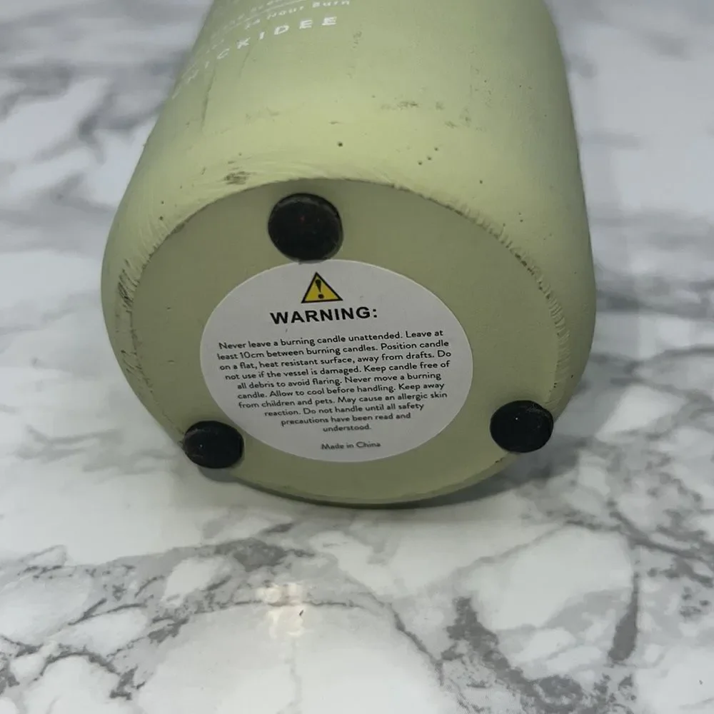 CHICKIDEE Green Tea Cucumber Concrete Candle